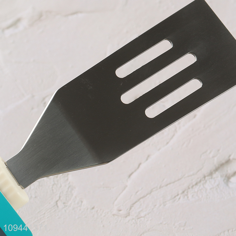 Best quality three-hole flat spatula for kitchen cooking